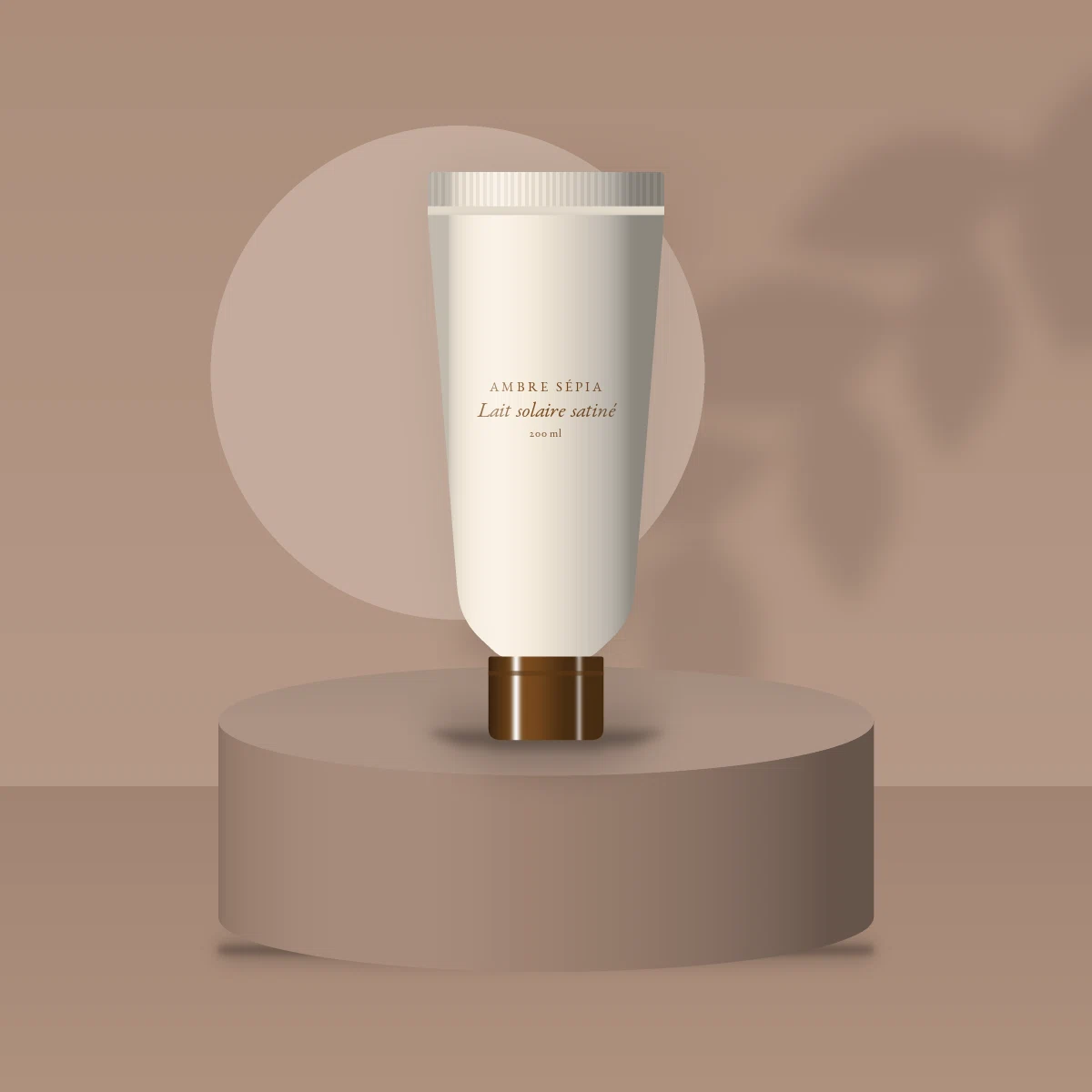 Lait solaire satiné à l'huile de tamanu SPF 50+ – Ambre Sépia, photo d'ambiance