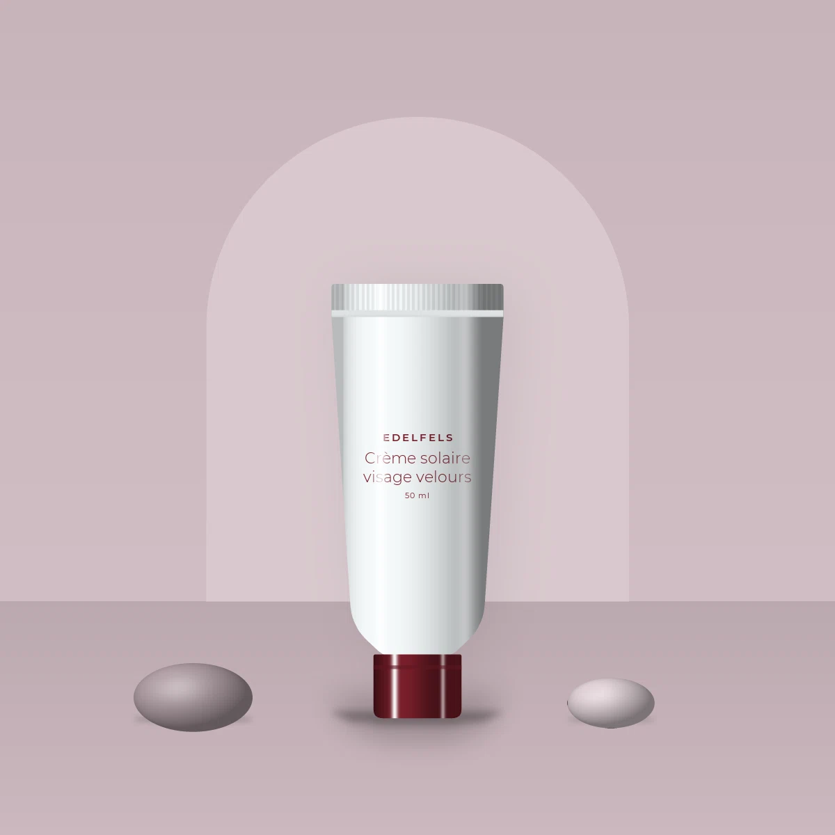 Crème solaire visage velours à l'aloe vera SPF 50 – Edelfels, photo d'ambiance