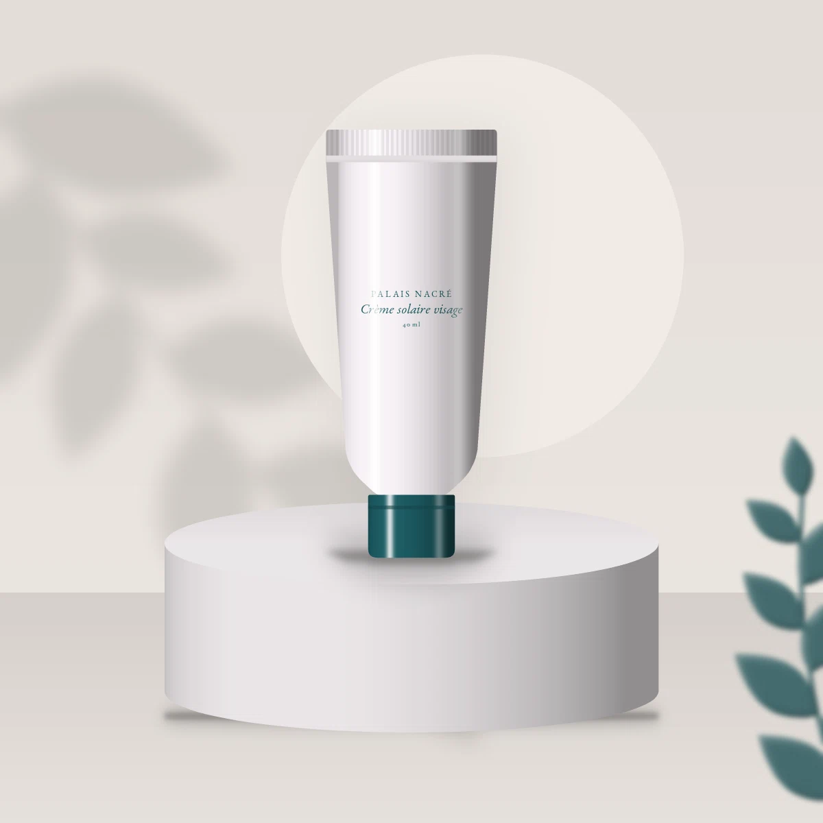 Crème solaire visage lissante à l'extrait de réglisse SPF 30 – Palais Nacré, photo d'ambiance