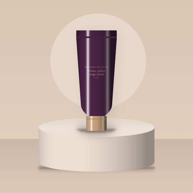 Crème solaire visage fluide à l'acide hyaluronique SPF 50+ – Maison Nuance, photo d'ambiance